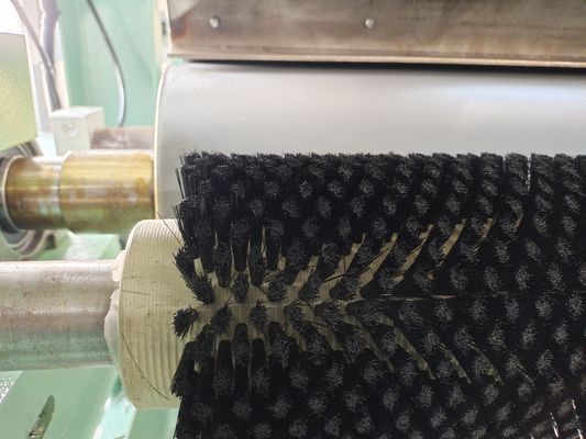 Macchina per la laminazione in polvere adesiva al carbonio attivo per filtri di abbigliamento e interni di automobili