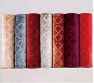 Linea di produzione automatica di tappeti laminati a schiuma con funzione di taglio e incisione