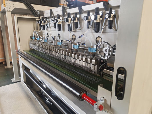Macchina per la laminazione con spray di colla a caldo ideale per interni automobilistici e fibra di carbonio